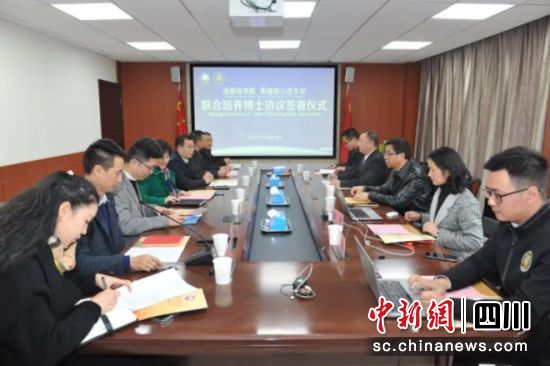 签约仪式现场。周靖静 摄