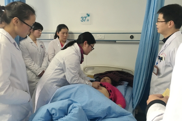 观摩带教.jpg