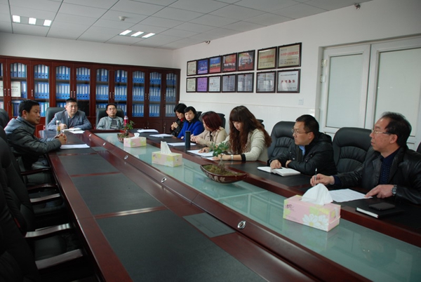 http://www.cmc.edu.cn/upload/file/images/%e4%ba%ba%e6%96%87%ef%bc%9a%e7%9d%a3%e5%af%bc%e4%b8%93%e5%ae%b6%e9%bd%90%e7%a0%94%e8%ae%a8%ef%bc%8c%e6%8f%90%e5%8d%87%e6%95%99%e5%ad%a6%e8%b4%a8%e9%87%8f(1).jpg